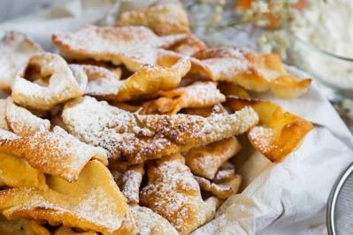 Jak zrobić chrusty na tłusty czwartek? Przepis na chrusty - PALCE LIZAĆ!