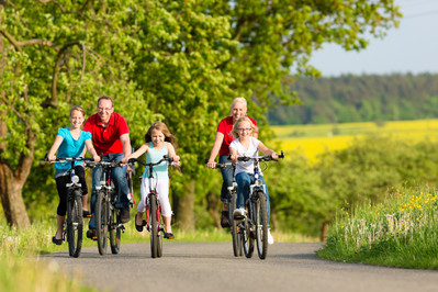 Rodzinna wycieczka rowerowa: idealny pomysł na wiosenny weekend