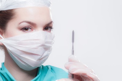 Operacja plastyczna: jak wybrać właściwego chirurga?