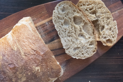Wypiekacz do chleba – zbędny gadżet czy duże ułatwienie?