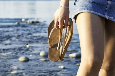 Klapki damskie na plażę mogą być wygodne i stylowe – sprawdź nasze propozycje!