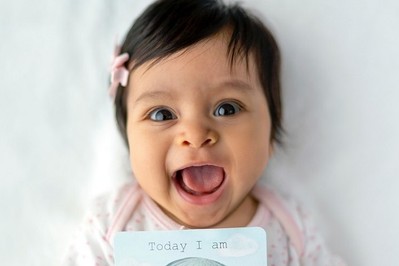 4 miesiąc życia dziecka: rozwój fizyczny i umysłowy niemowlaka