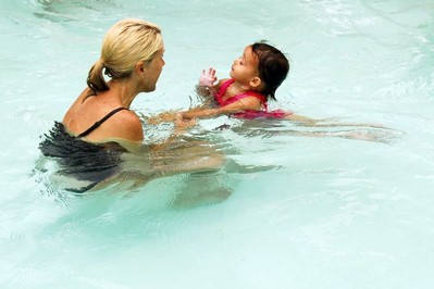 Pływanie z niemowlętami - moda czy nowa lepsza jakość życia?