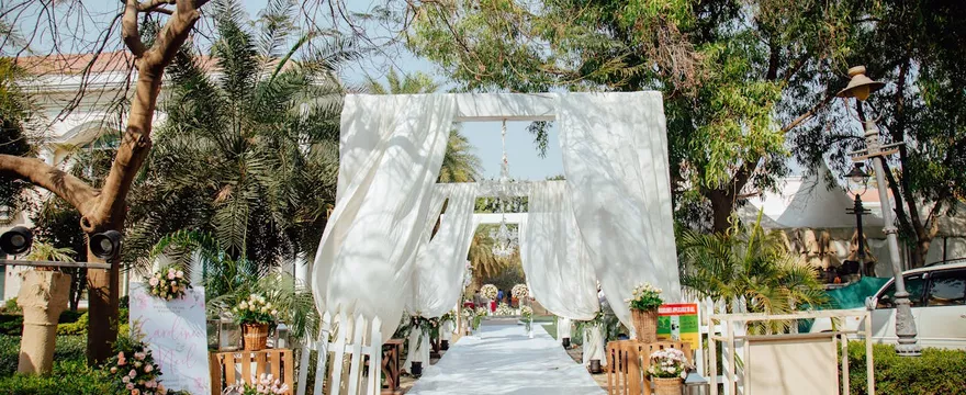 Chrzciny w Polsce – ile kosztują i jakie wyzwania czekają rodziców?