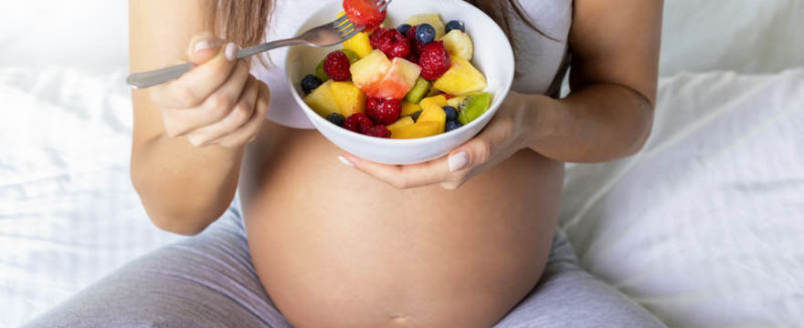 Dieta kobiet w ciąży. Czego nie wolno jeść? Jakich diet nie należy stosować?