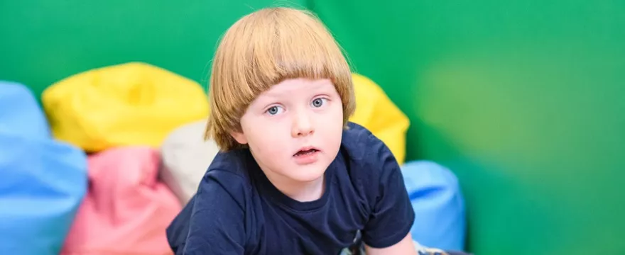 „Robimy wszystko, żeby sobie poradził w przyszłości". Terapia dla dzieci w spektrum autyzmu. 