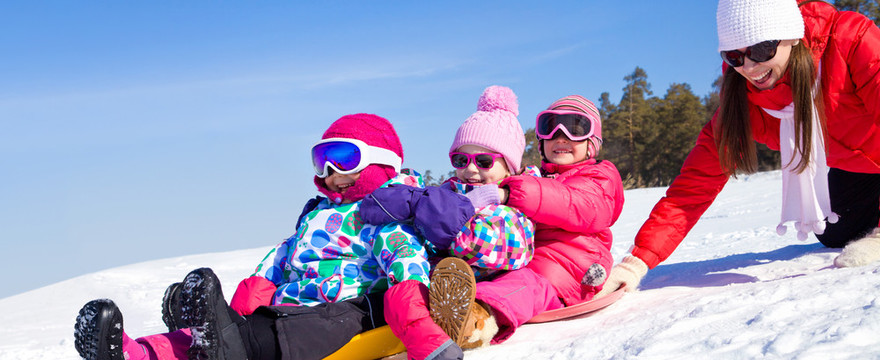 9 pomysłów na spędzanie wolnego czasu z dziećmi na śniegu