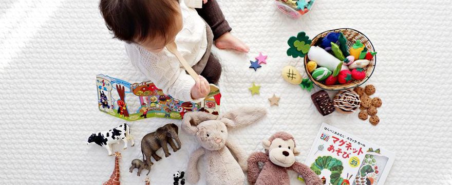 Jak urządzić pokój dziecka z elementami Montessori?