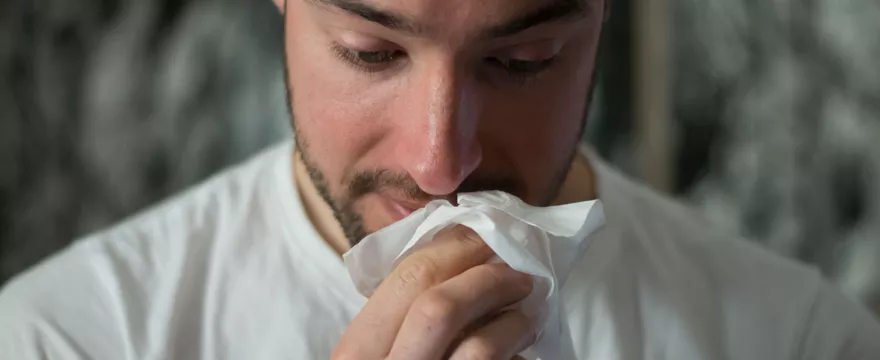Skuteczny sposób na zatkany nos: jak go odblokować i lepiej się poczuć?