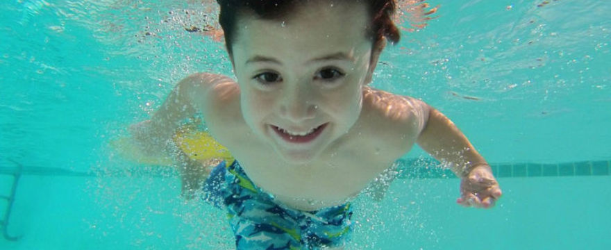 Jak nauczyć dziecko pływać?