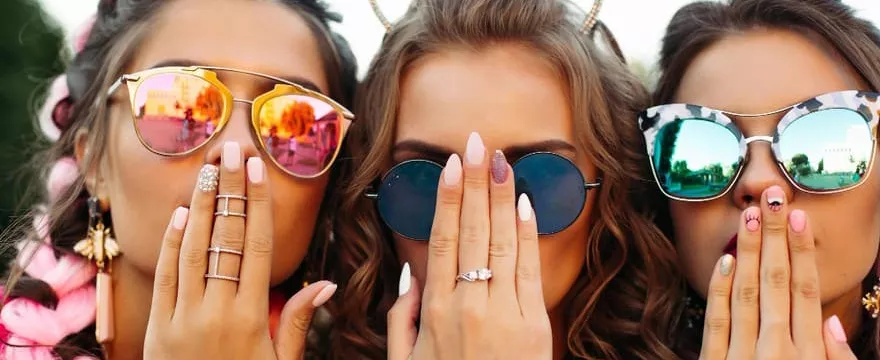 Manicure na lato – trendy i inspiracje