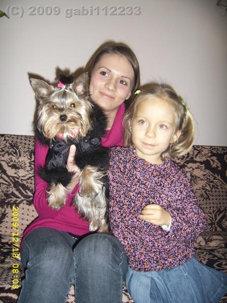 Emilka ze swoją kuzynką i jej psem